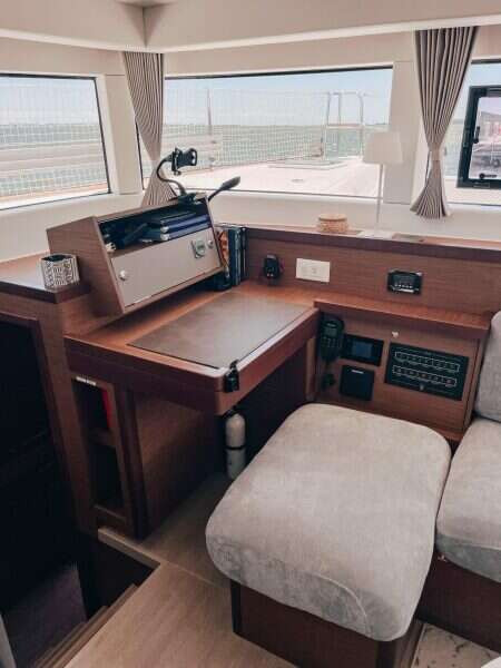2023-lagoon-40-sail-9867159-20250709184433382-1.jpg