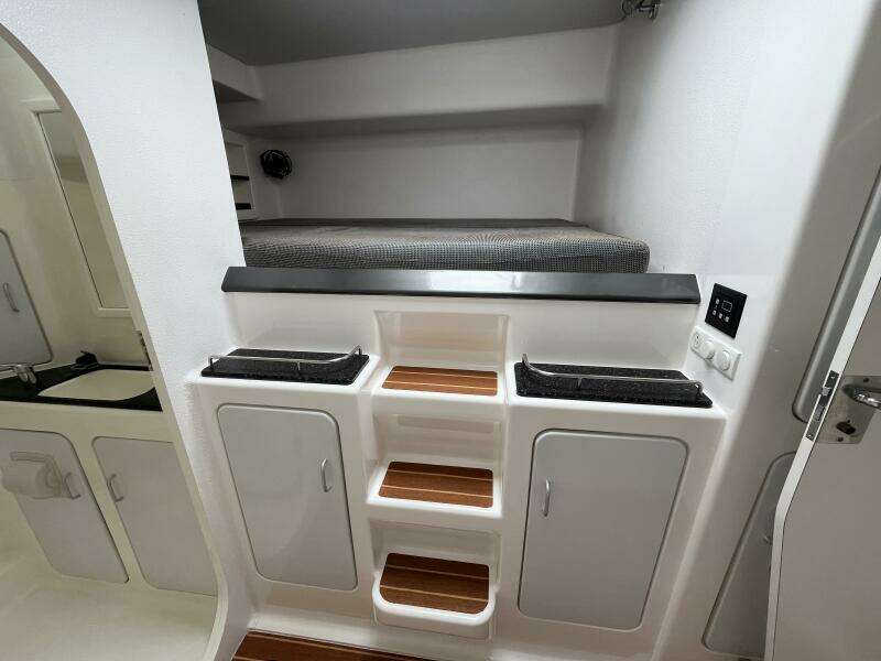 Starboard aft cabin & storage