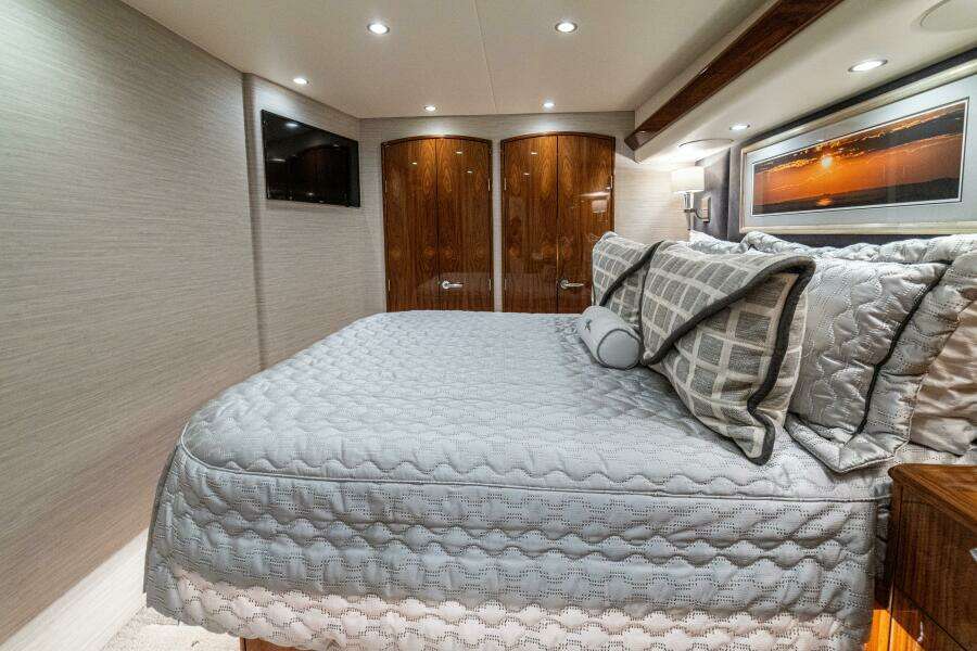 2021 Viking 58 Convertible 