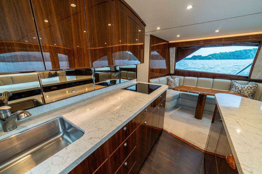 2021 Viking 58 Convertible 