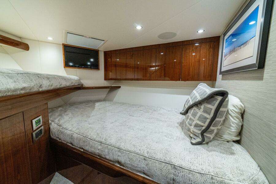 2021 Viking 58 Convertible 