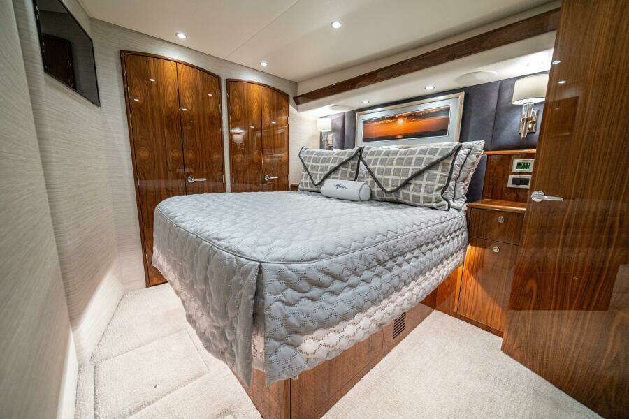 2021 Viking 58 Convertible 