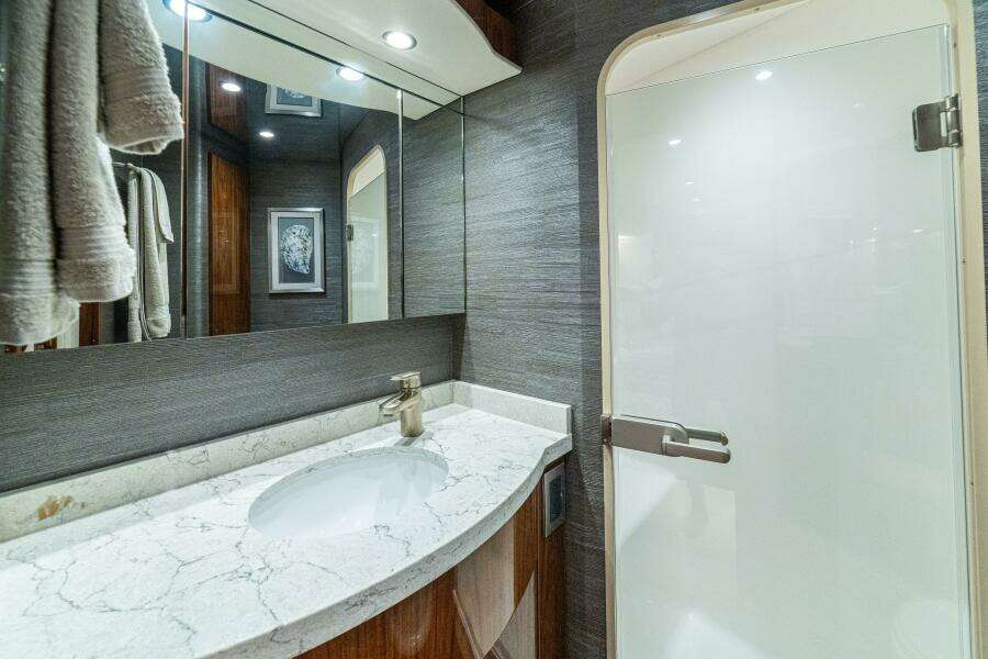 2021 Viking 58 Convertible 