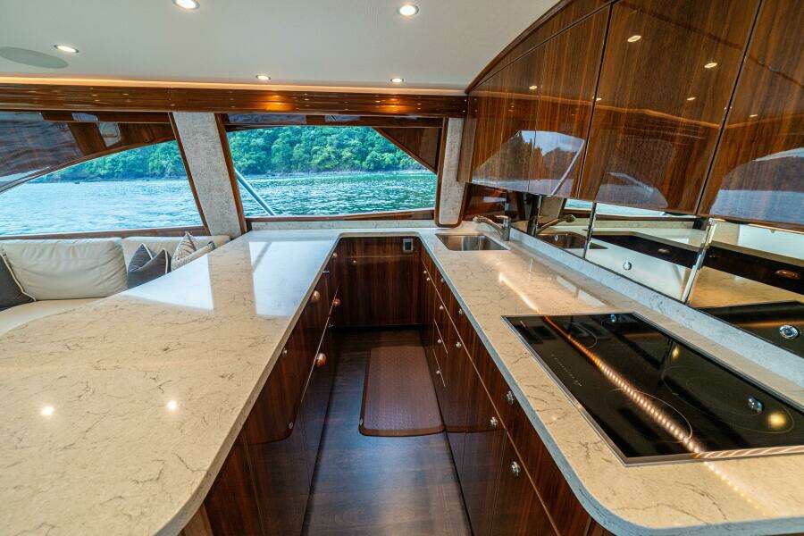 2021 Viking 58 Convertible 