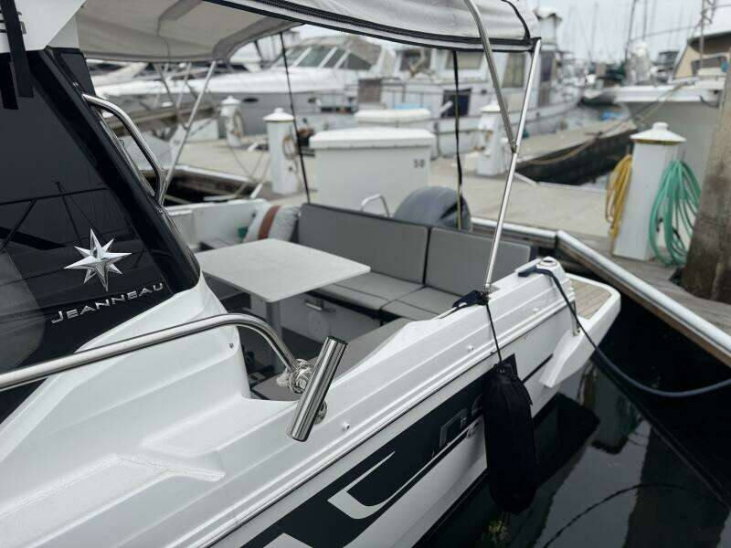 24ft Jeanneau Yacht For Sale