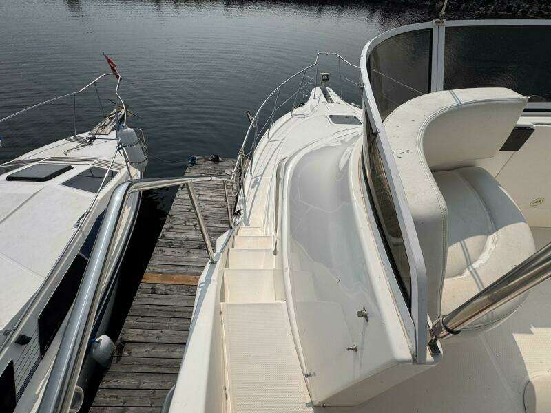 32ft Silverton Yacht For Sale