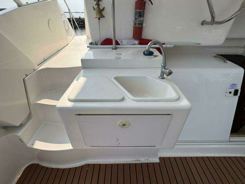 32ft Silverton Yacht For Sale