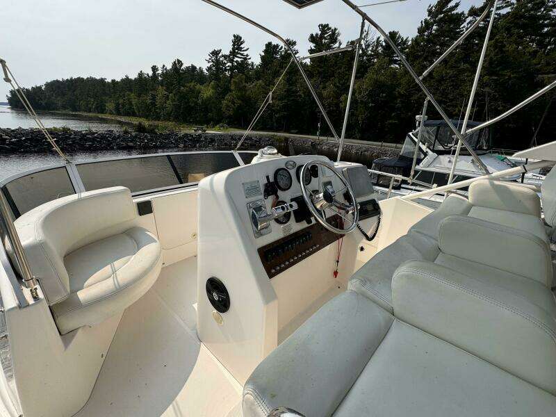 32ft Silverton Yacht For Sale