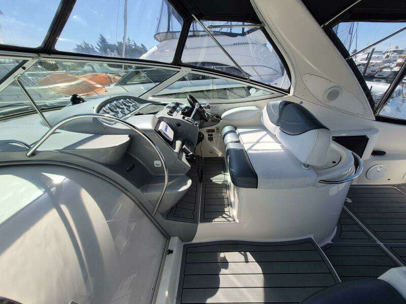 35ft Maxum Yacht For Sale
