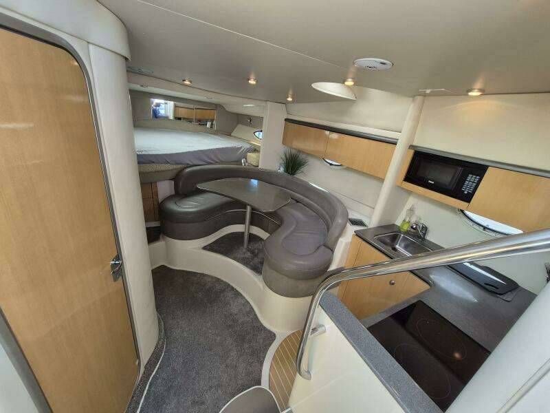 35ft Maxum Yacht For Sale