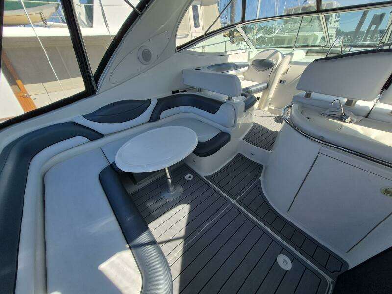 35ft Maxum Yacht For Sale