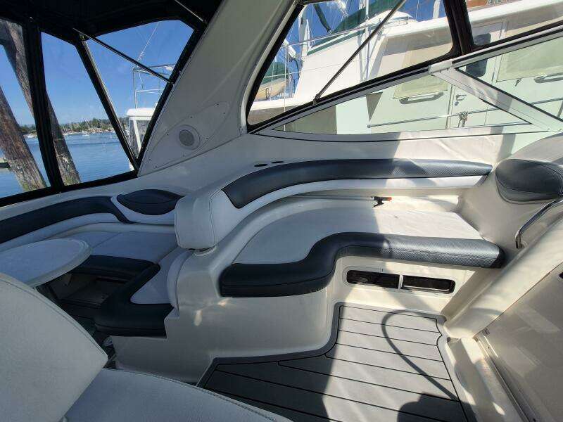 35ft Maxum Yacht For Sale