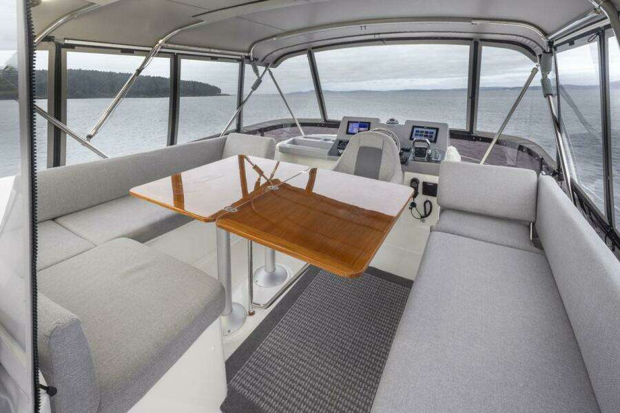 Fly Bridge Seating with expandable table