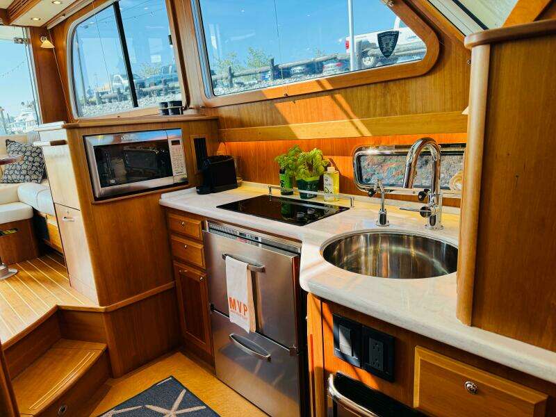 On Holidays   Reserved 42ft Sabre Yacht For Sale