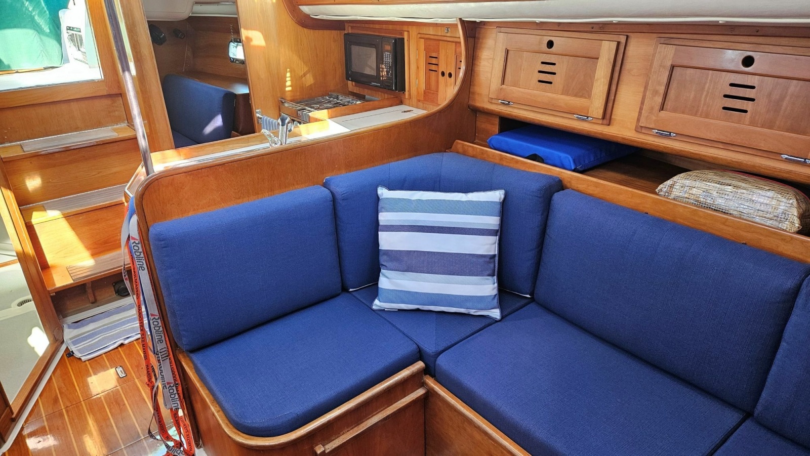 35' 1998 Freedom F35