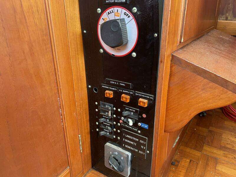 ANTIM 32ft Grand Banks Yacht For Sale
