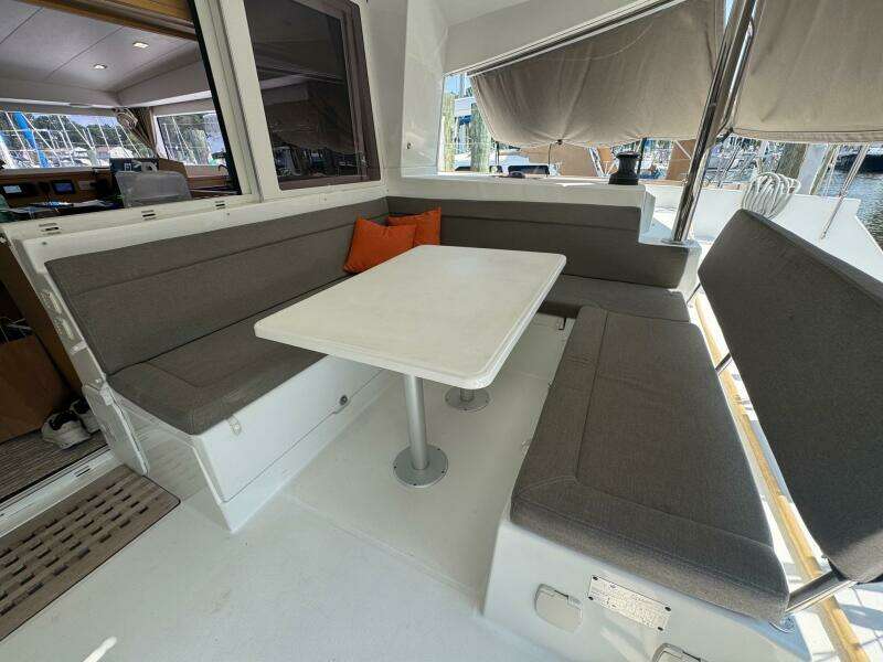 39ft Lagoon Yacht For Sale