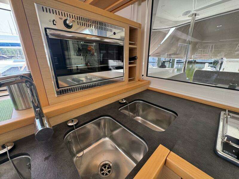 39ft Lagoon Yacht For Sale