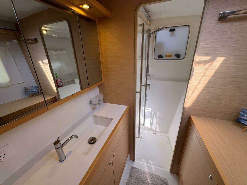 39ft Lagoon Yacht For Sale