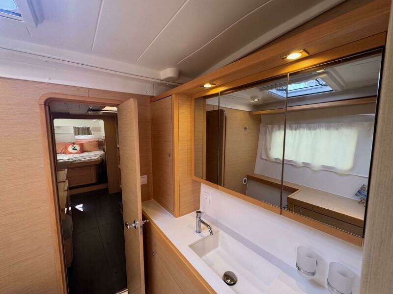 39ft Lagoon Yacht For Sale