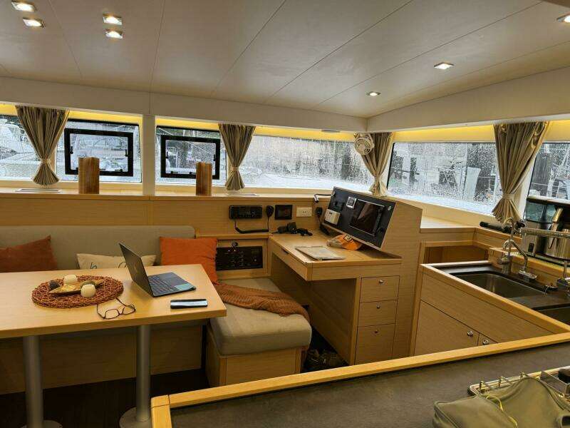 39ft Lagoon Yacht For Sale