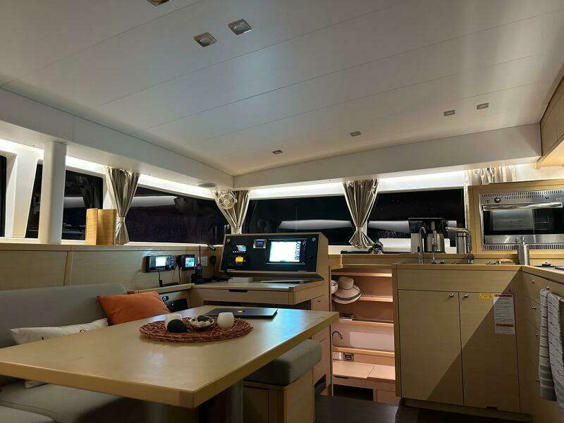 39ft Lagoon Yacht For Sale