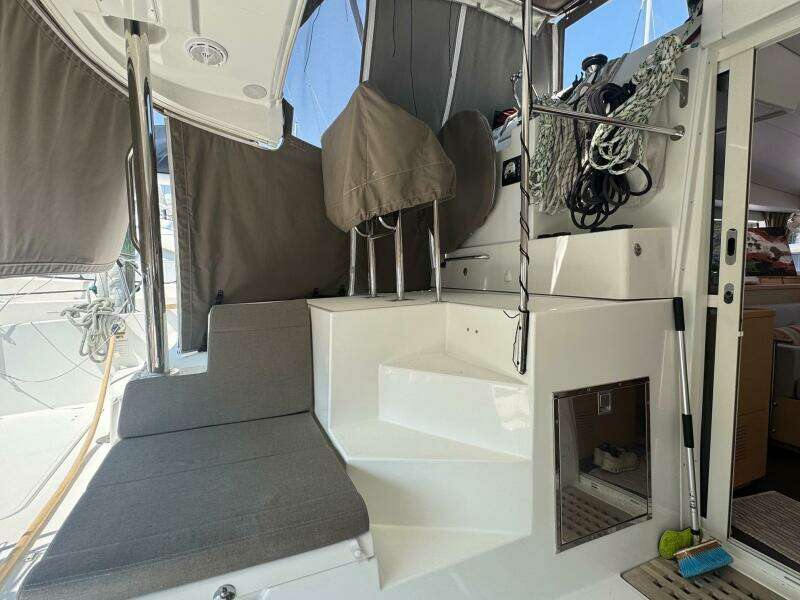 39ft Lagoon Yacht For Sale