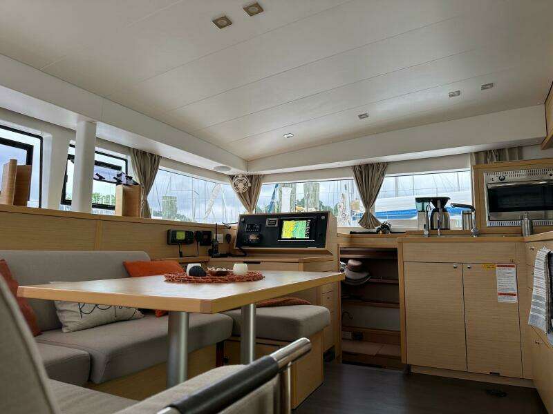 39ft Lagoon Yacht For Sale