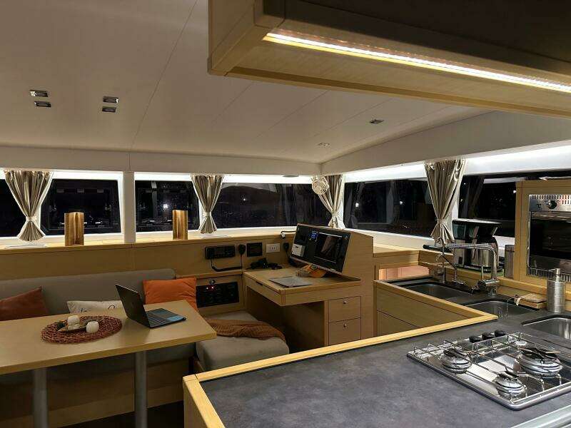 39ft Lagoon Yacht For Sale