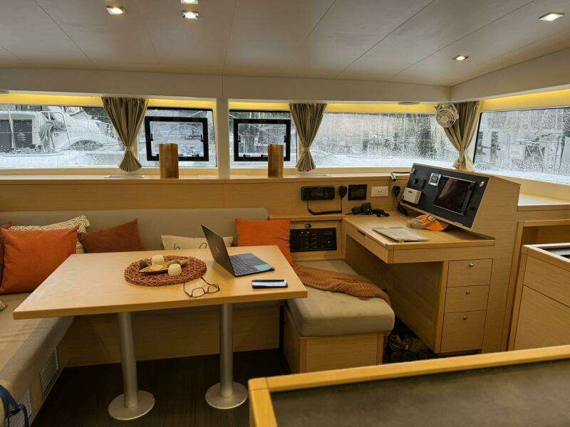 39ft Lagoon Yacht For Sale