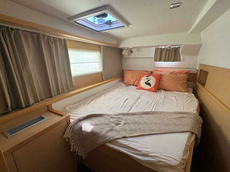 39ft Lagoon Yacht For Sale