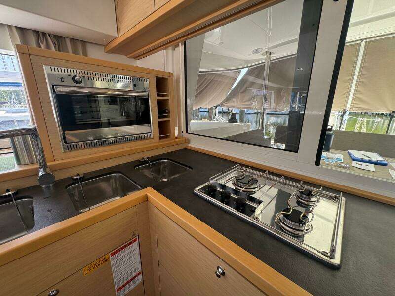 39ft Lagoon Yacht For Sale