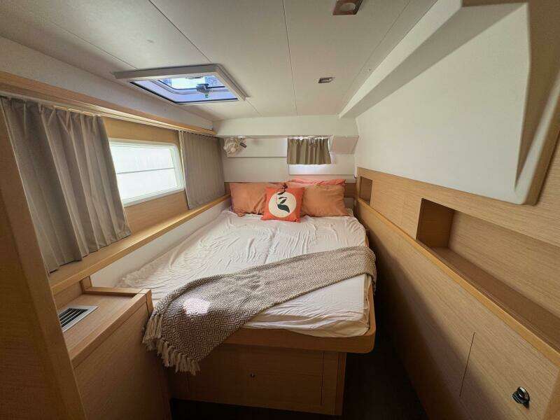 39ft Lagoon Yacht For Sale
