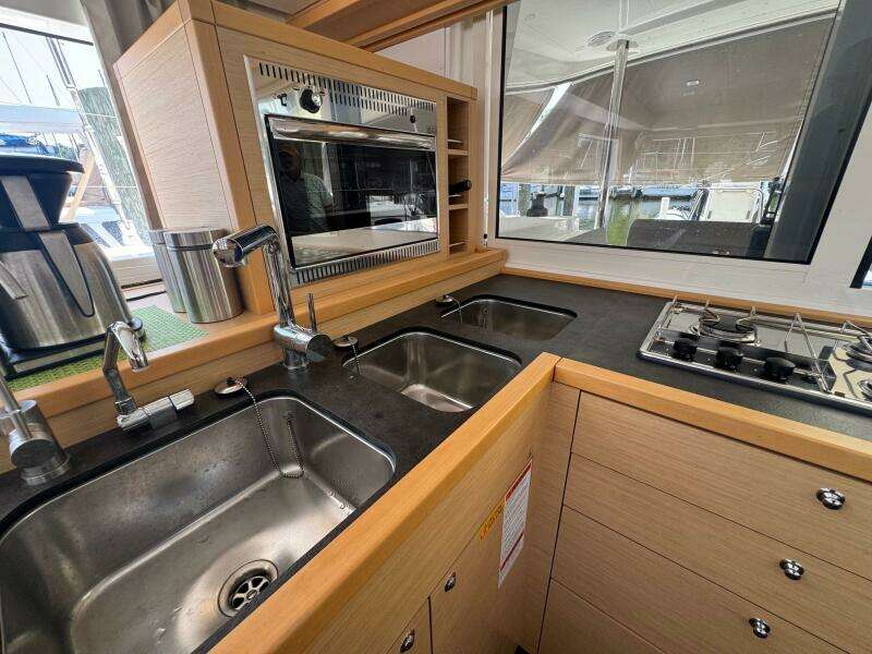 39ft Lagoon Yacht For Sale