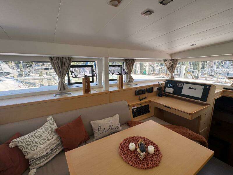 39ft Lagoon Yacht For Sale