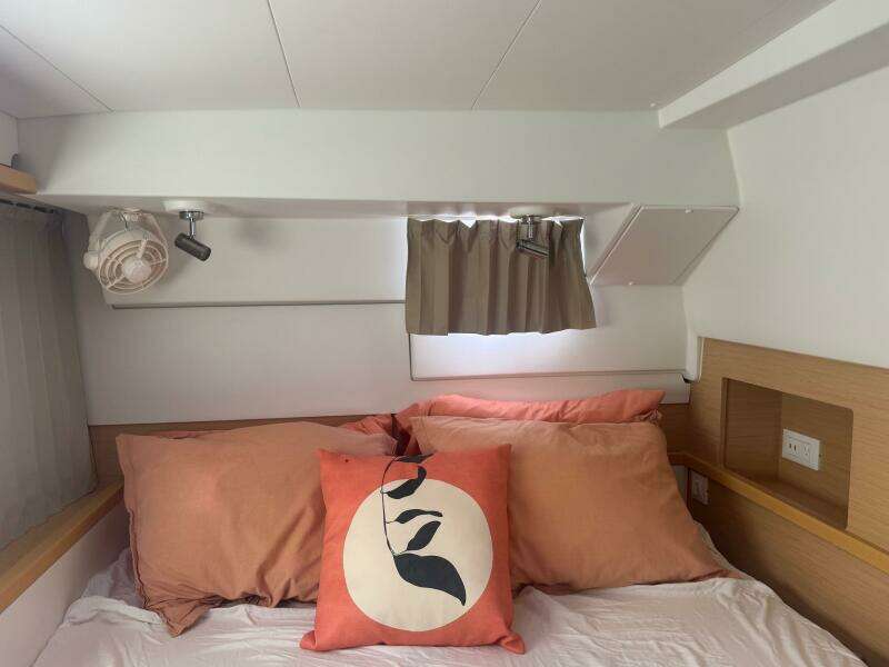 39ft Lagoon Yacht For Sale