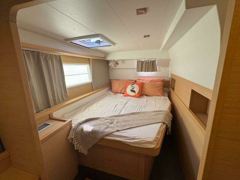 39ft Lagoon Yacht For Sale