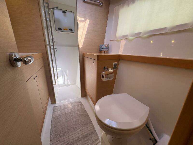 39ft Lagoon Yacht For Sale