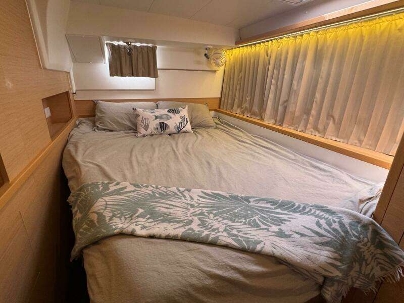 39ft Lagoon Yacht For Sale