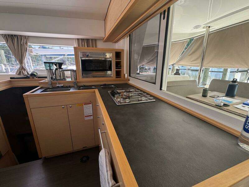 39ft Lagoon Yacht For Sale