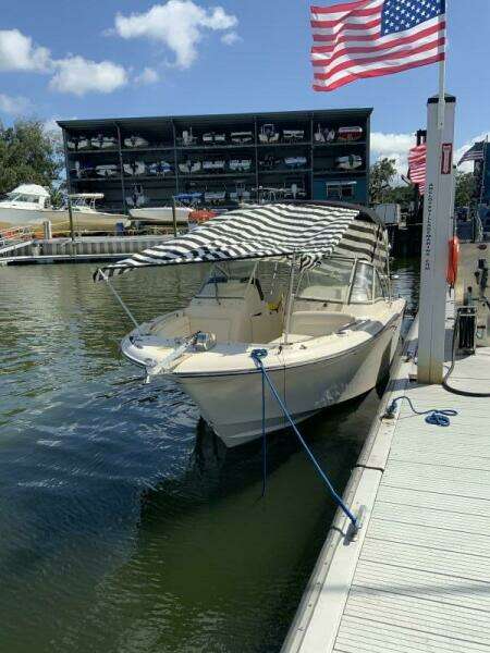 25ft Grady White Yacht For Sale