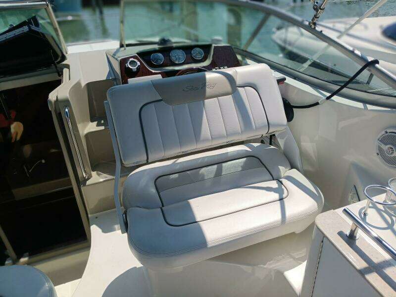 26ft Sea Ray Yacht For Sale