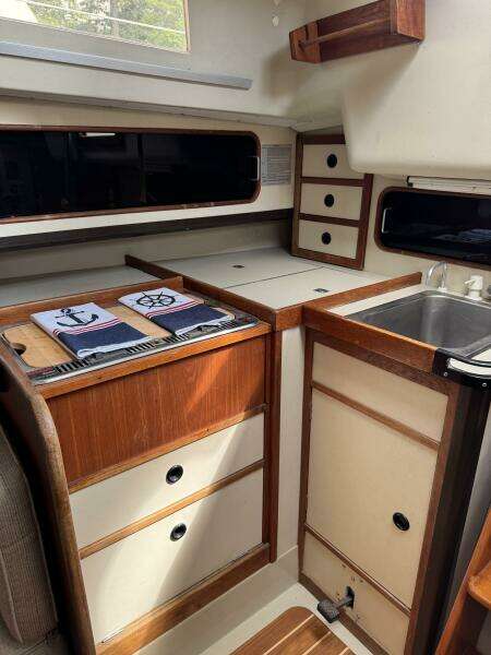 Blue Note 34ft C amp C Yacht For Sale