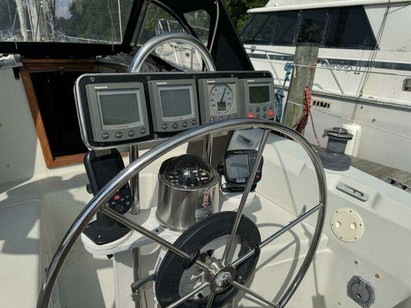 Blue Note 34ft C amp C Yacht For Sale