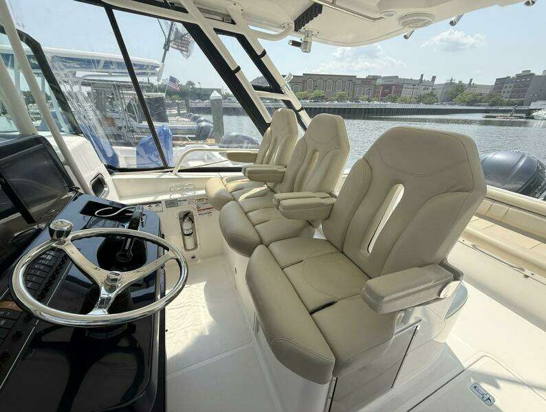 Savages 31ft Pursuit Yacht For Sale