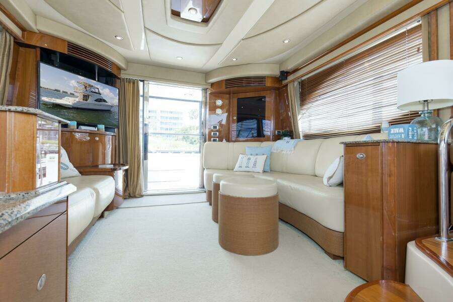 2007 52 Sea Ray Sedan Bridge Reel Destiny Salon (4)
