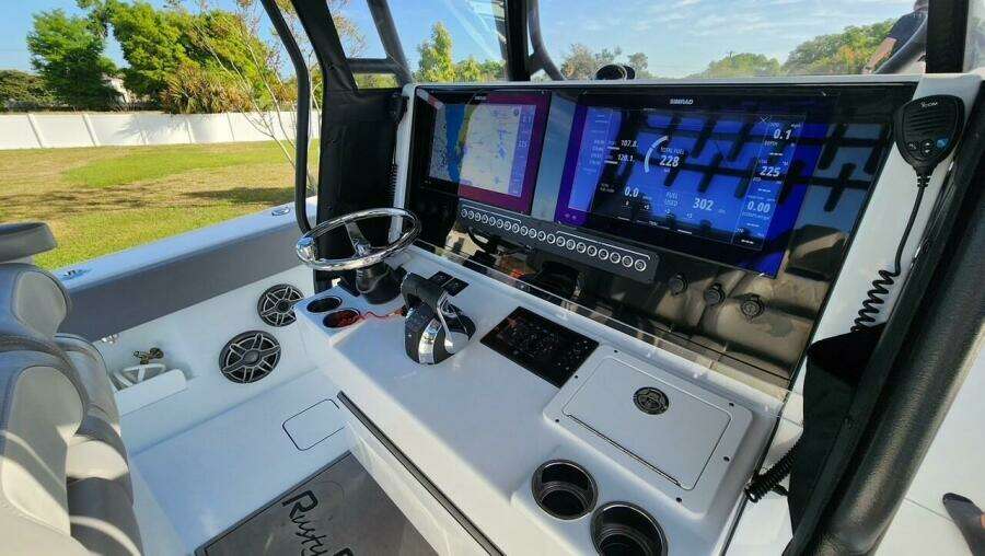 2022 Freeman 37 Center Console