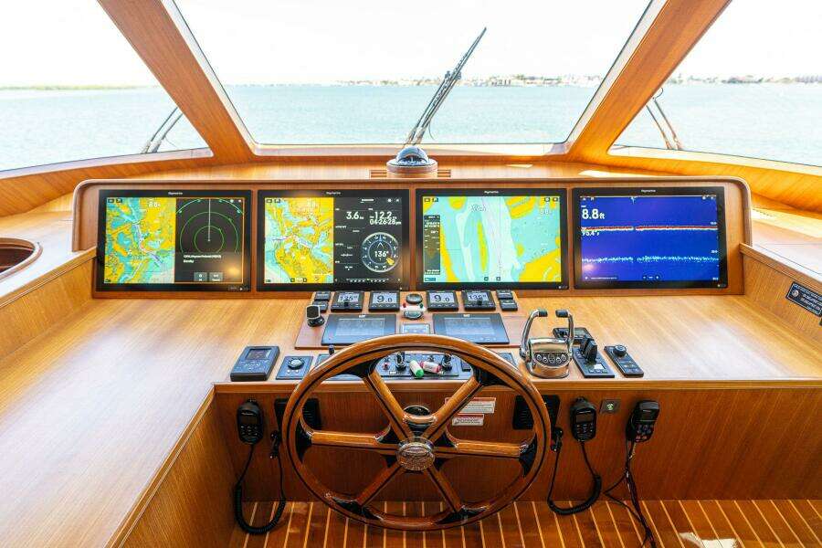  Command Bridge Helm