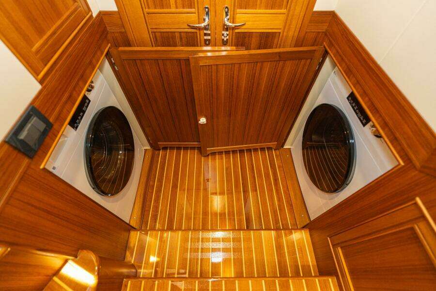 Full Size Washer And Dyer In Companionway