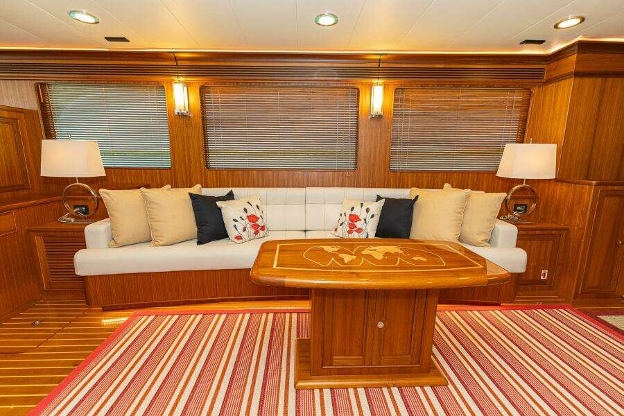 Salon Facing Starboard